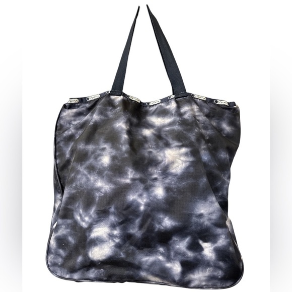 Lesportsac Handbags - NWOT LeSportSac Le Zip Tote Bag- Large